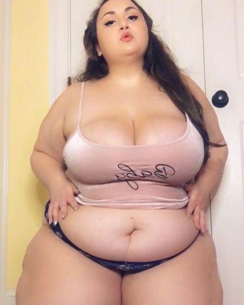 fat-heels: schnedd:  beacurvylady:  cutefatmango   OH MY FUCKING