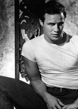 :  Marlon Brando, 1951 © John Engstead. 