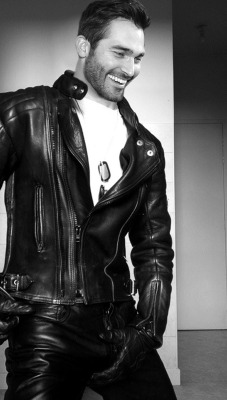 the-happiest-hale:  Derek Hale dresses up in leather- 