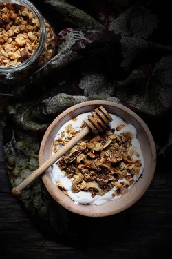 intensefoodcravings:Rosemary, Honey, Walnut, and Dried Fig Granola
