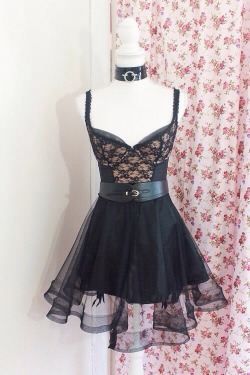fawnalee: I love the combination of lingerie pieces and heavy