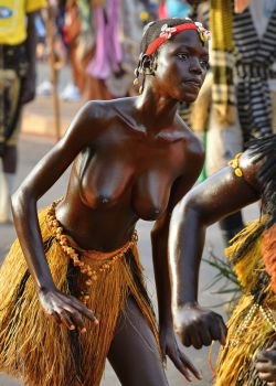 world-ethnic-beauty:    Carnival, Guinea Bissau by Phil Kidd