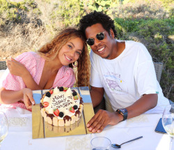 beyhive4ever:    Beyoncé celebrating her 37th birthday on Sardinia,