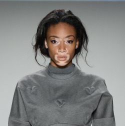 hellyeahchantellewinnie:  som kong s/s 15 toronto * close up* 