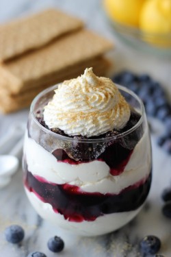 do-not-touch-my-food:  Cheesecake Parfaits with Blueberry Pie