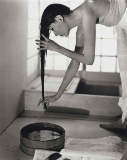 zzzze: Louise Dahl-Wolfe, Japanese Bath,1954