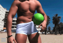 luvnit06dallas:  uncensoredpleasure:  He’s just playing beach