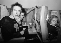 joeinct:  Sid Vicious, Johnny Rotten, Unidentified Child, Photo