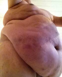 blubberchubx:  i love how my obese lard body looks like a mountain