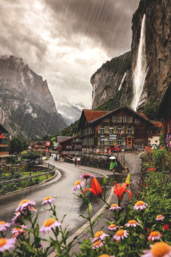 lsleofskye:  Rainy Day | sennarelaxLocation: Lauterbrunnen, Alps,