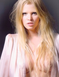 celebstarnude:  Lara Stone