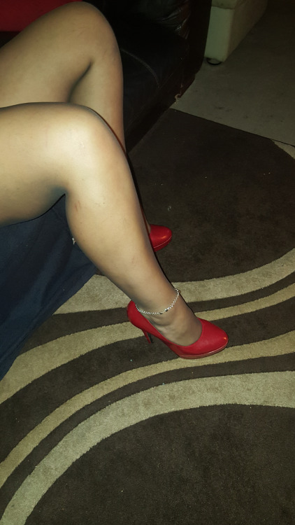 lickmywife69:  love my wife in her barley black tights red stilettos and her “HOT WIFE” ankle bracelet 