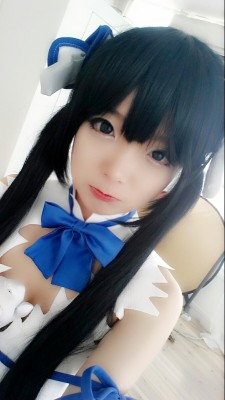 kuudererules:  Tuna cosplay as Hestia or Nico Yazawa