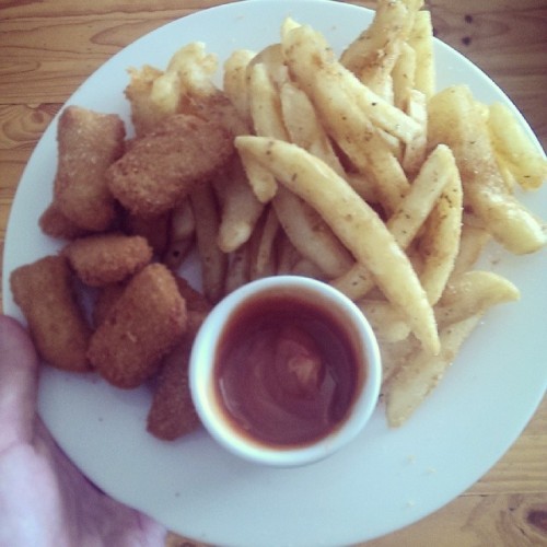 dontbreakveg:  ‘Chikn’ nuggets and chips,   Anything you can eat I can eat vegan.