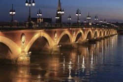 sapphire1707:  I ♡ Pont de pierre by Eonaya