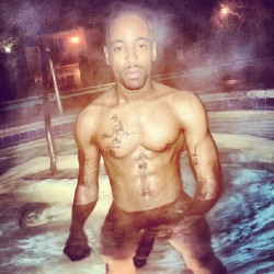 elblacktigre:  Wouldnt mind being in that jacuzzi