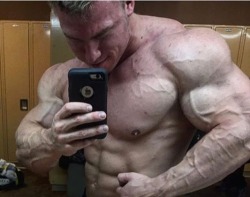 musclegodselfies:  Kyle Sari