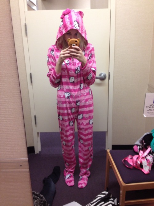 asylumcellw16pt:  me wants a HK onesie too >.< 