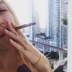 weedporndaily:  Up for days, I been up for daysssss #NakedBalconyBlunts