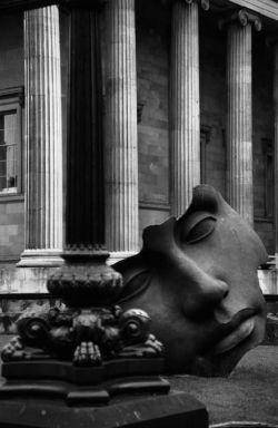 erosandthedevil:  Elliott Erwitt: The British Museum (London),