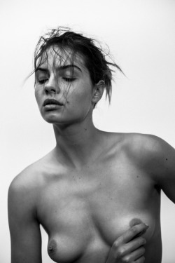 not-a-pretty-girl:  Vanessa Milde :: Mario Kroes 