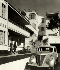 danismm:The Mauretania, Art Deco apartments, 520-522 N. Rossmore,