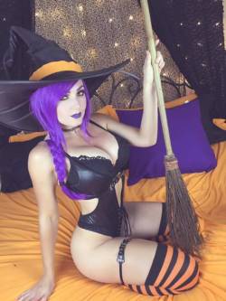 proudstar81:  Jessica Nigri’s naughty witch Halloween costume