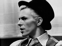 touchingcloseto94:  David Bowie, 1976. © Andrew Kent 