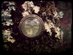 black-insignia:  Celtic Cross Black Insignia – Old Gold Brooch (picture
