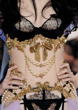 beautifully-chaotic:  Victoria’s Secret, 2012 ღ more fashion