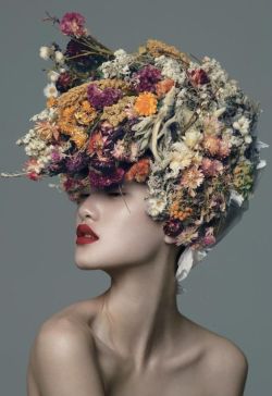 lulufrost:  Spring blooms source: http://www.vogue.com/ 