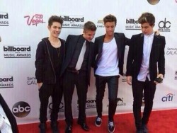 griernudes:  iconsmagcon:  So proud of them.  Tbh the fact that