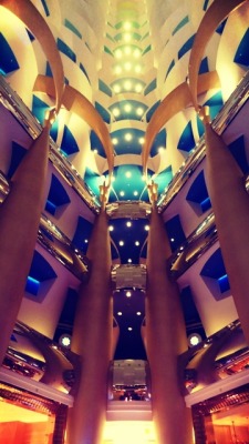cinderellas-stilettos:  Burj Al-Arab, interior