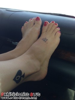 whitegirlfantazy:  Elisa’s sexy little feet :)Cute  ❤  