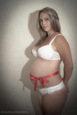  More pregnant videos and photos:  prego lesbian fingers eats