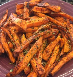 food-porn-diary:  Chili Lime Potato Fries [2003x2117]