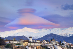 i-long-to-travel-the-world:  Lenticular clouds over Granada,