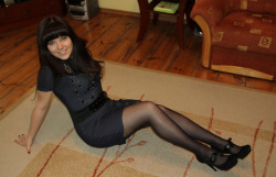 tightsobsession:  Cute dress with sheer pantyhose. Tights week