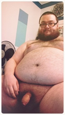 chubbyaddiction:  korndoggy:  Quick ‘n’ Rude Tummy Tuesday.