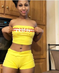 redstripeking:  LaLoveTheBoss  She Don’t Mind Showing Off That