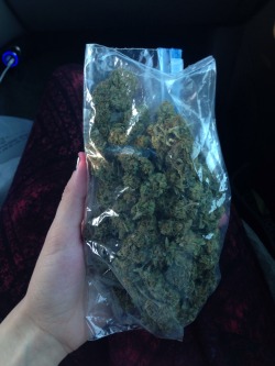 legalizereality:  who doesn’t love a bag of weed?
