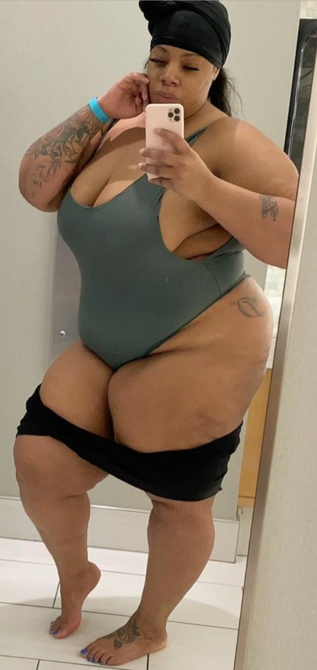 mudfoots:nastynate2353:I would tear her big thick sexy fine ass