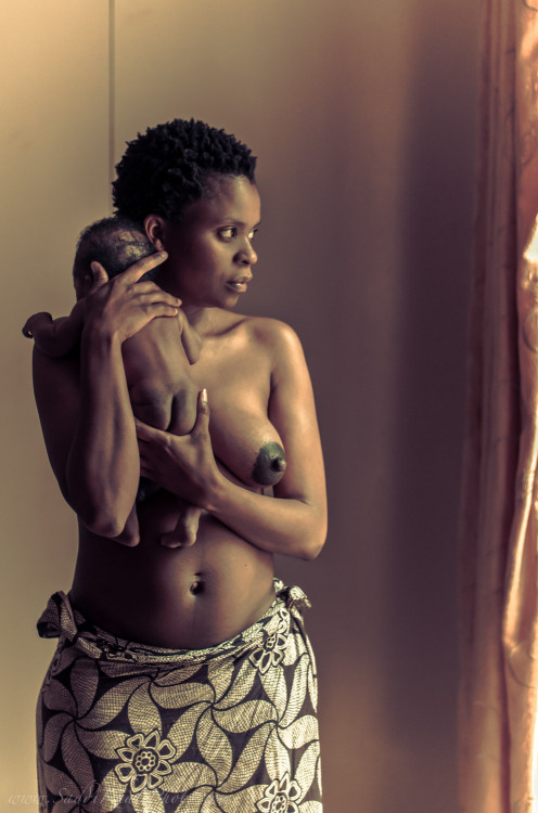 iammarcus68:  decolonizingbeauty:  there is someone who, from the moment u r conceived, bends her whole life around u.  Their is something about the natural beauty of a black woman . 