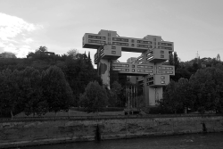 eastberliner:  former ministry of transportation , build in 1975,