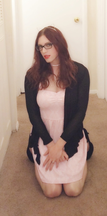 claralove25:  Its Friday!!! I attempted to curl my hair, and actually got a somewhat decent result! Also, I think I’m a pretty kitty :) Chokers and kitty ears are my new favorite thing!I’d love to know your thoughts!   Equally cute and sultry.