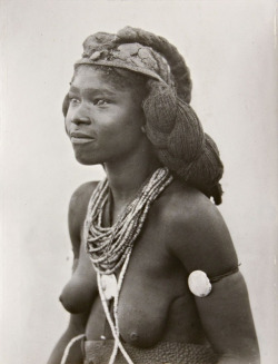 naturalbelle:  AM Duggan-Cronin: Ombolantu woman, South West