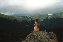 nudeforjoy:  up a mountain 