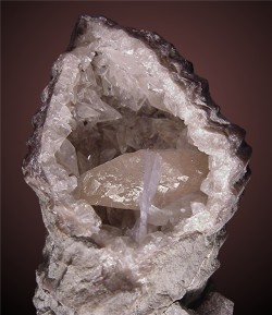 fuckyeahmineralogy:  Crystals tend to form in open spaces in