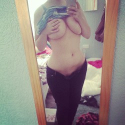 ameliamk:  tryin 2 get that flat stomach  looks a hot tummy to