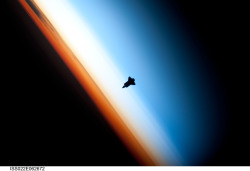just–space:  Space Shuttle Endeavour approaches the ISS